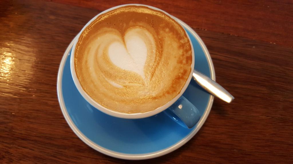 CAFÉ COM LEITE